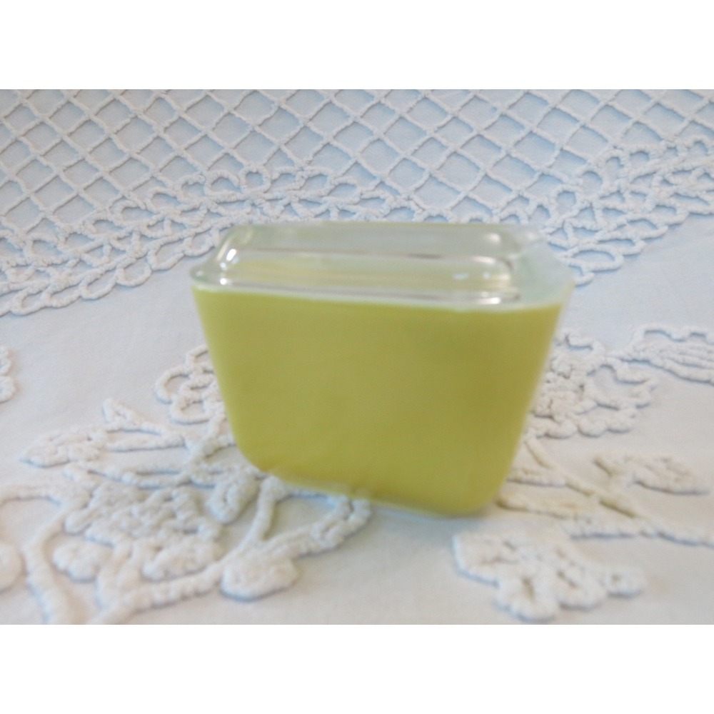Vintage Pyrex Yellow Refrigerator Dish 501-B with Ribbed Lid 1.5 Cup Ovenware